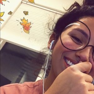 Meet your Posher, Leticia